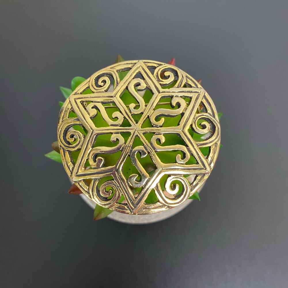 Vintage 1970s Gold Tone Openwork Filigree Star Mandala Brooch Pin